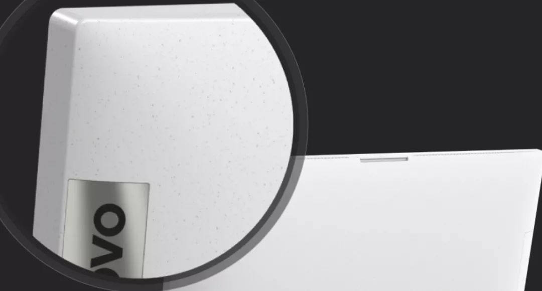 再生塑料“颗粒度”有点大，容易出现黑点，麻斑，不如将计就计把颗粒质感突显起来。